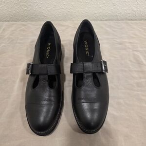 NWOT Womens Black Leather Vionic Carmen T Strap Flats Size 8